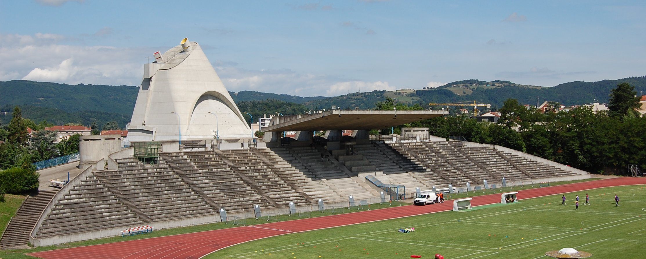 MOMENT D’HISTOIRE ENTRE LE STADE LE CORBUSIER ET LE FCO FIRMINY INSERSPORT